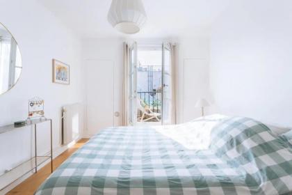 Ideally located 2BD Apart for 3 with balcony&view - image 19