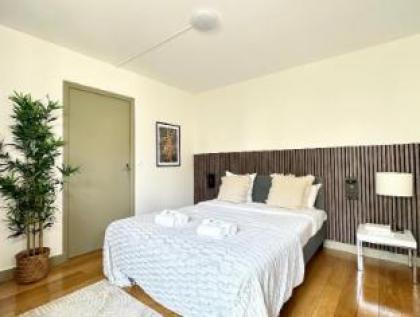 B1575 - Incredible flat in Buttes Chaumont ! - image 15