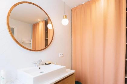 Charming 1BD Apart near Le Marais - image 25