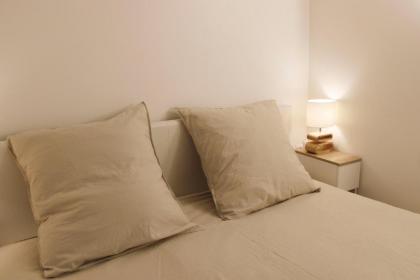 Cozy and practical cocoon at the heart of Paris - image 10
