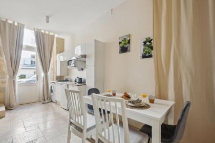 Ile St Louis - CityApartmentStay - image 10