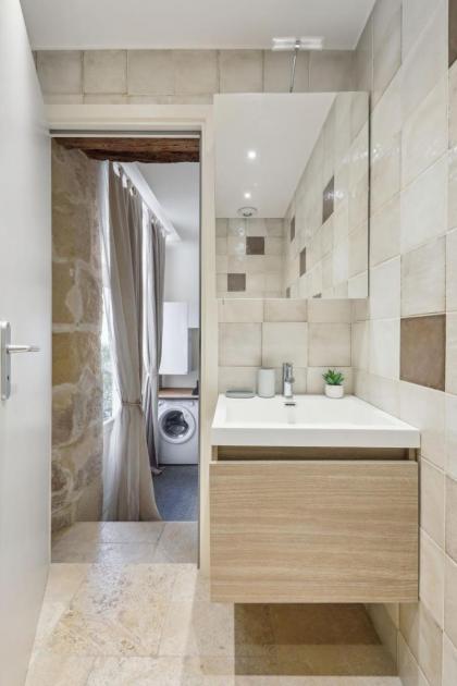 Ile St Louis - CityApartmentStay - image 17