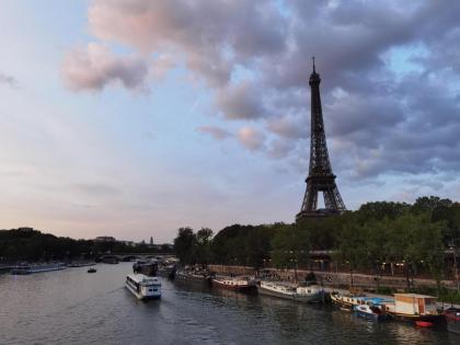 Location courte durée Appartment renové sous La Tour Eiffel