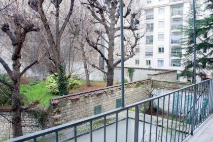 Spacious 50 m cocoon in the heart of Paris 17th - image 13