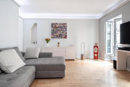 Stay In The Heart Of Paris - image 12