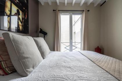 Stay In The Heart Of Paris - image 8