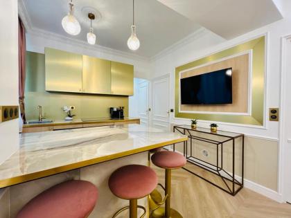 Luxury 2 Bedroom & 1 Bathroom - Le Marais - image 13