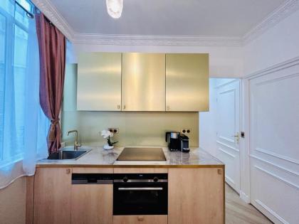 Luxury 2 Bedroom & 1 Bathroom - Le Marais - image 16