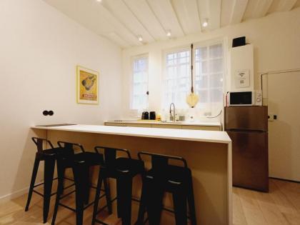 Happy Stay Paris - Marais Deluxe Suite - image 11