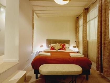 Happy Stay Paris - Marais Deluxe Suite - image 19