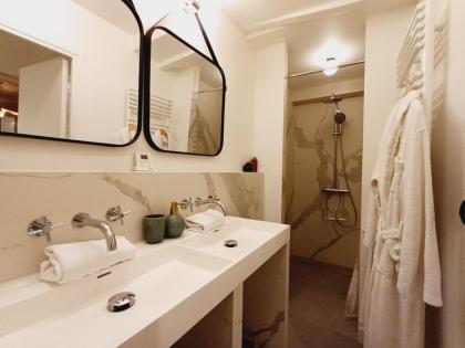 Happy Stay Paris - Marais Deluxe Suite - image 4