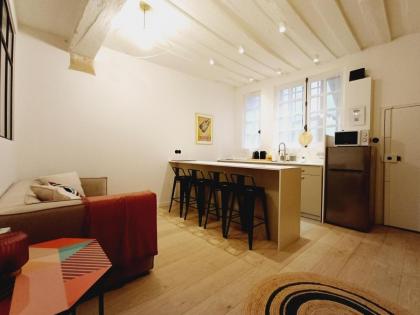 Happy Stay Paris - Marais Deluxe Suite - image 6