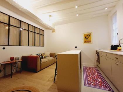 Happy Stay Paris - Marais Deluxe Suite - image 8