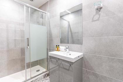 18 - Urban Luxury Parisian Home Montorgueil - image 9