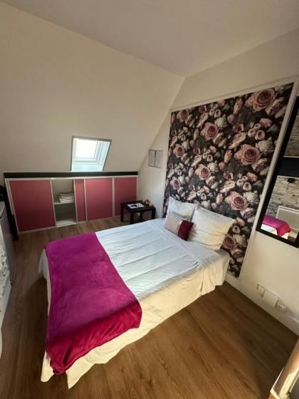 Petit studette sous le toit in the heart of the fashion and luxury district