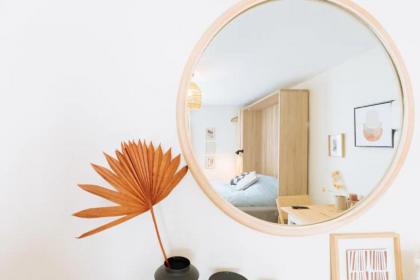 Central & Beautiful Studio for 2 - image 9