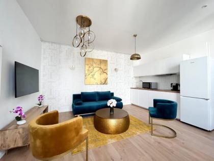 Cosy 6 Bedroom & 3 bathroom- Louvre