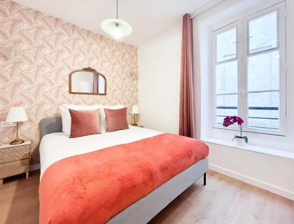 Cosy 6 Bedroom & 3 bathroom- Louvre - image 9