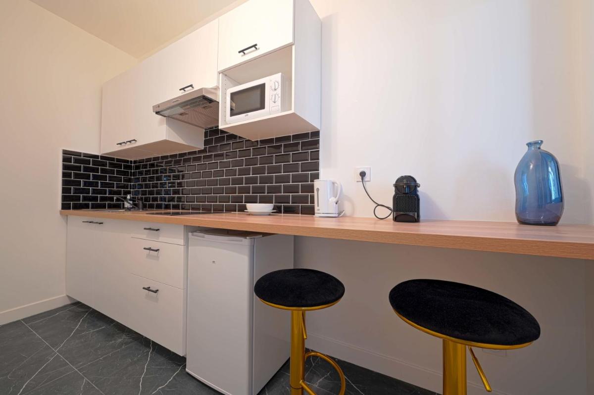 Modern Large Studio Apartment for 3 - image 7