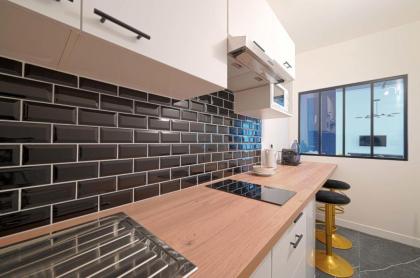 Modern Large Studio Apartment for 3 - image 9