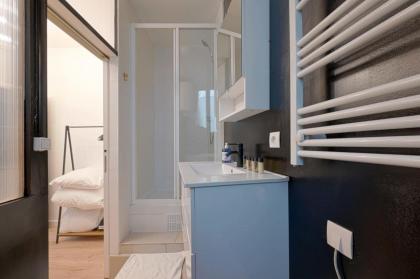 Modern Studio Apartment for 3 - image 12
