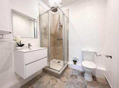 Cosy 5 bedroom & 2 bathroom-Marais - image 12