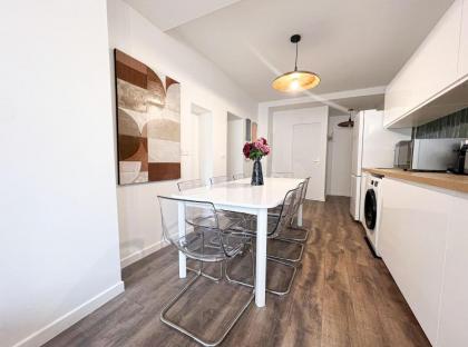 Cosy 5 bedroom & 2 bathroom-Marais - image 19