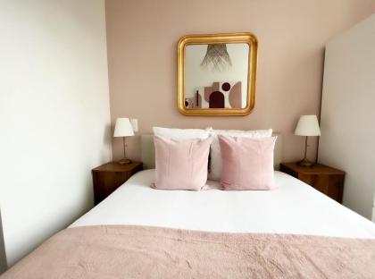 Cosy 5 bedroom & 2 bathroom-Marais - image 29