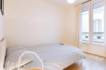 Stylish & Luminous 2 BD Apartment - image 15