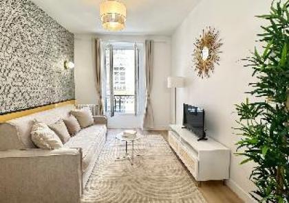 B1576 - Unique studio near Opéra !