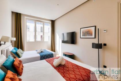 141 - Beautiful Flat Triangle d Or Champs Elysees - image 24