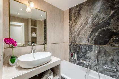 Luxury 6 Bedroom 3 Bathroom Louvre Champs Elysees - image 11