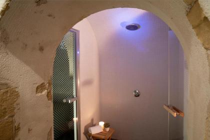 Hotel Marais Home - image 8