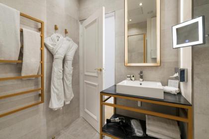 Vestay Montaigne - image 22