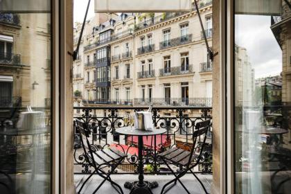 Vestay Montaigne - image 24