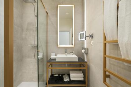 Vestay Montaigne - image 29