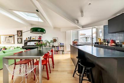 Veeve - Montparnasse Medley - image 5