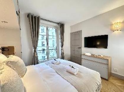 B1573 - Luxembourg Garden - Wonderful apartment - image 11