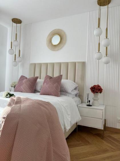 Paris' Premium Romantic Studio - image 10