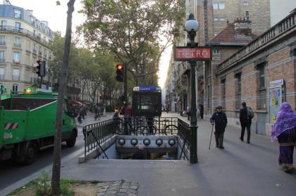 Paris' Premium Romantic Studio - image 11