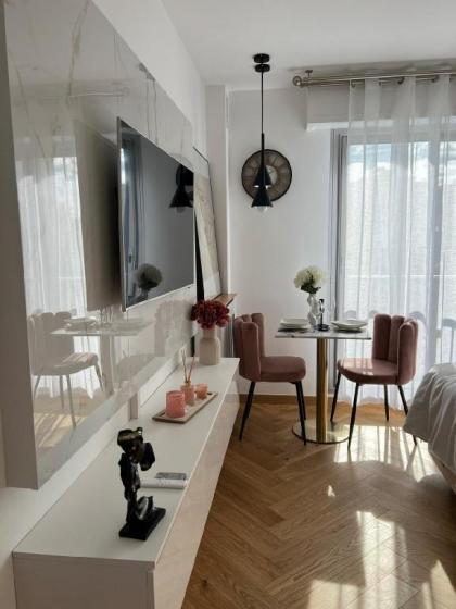 Paris' Premium Romantic Studio - image 19