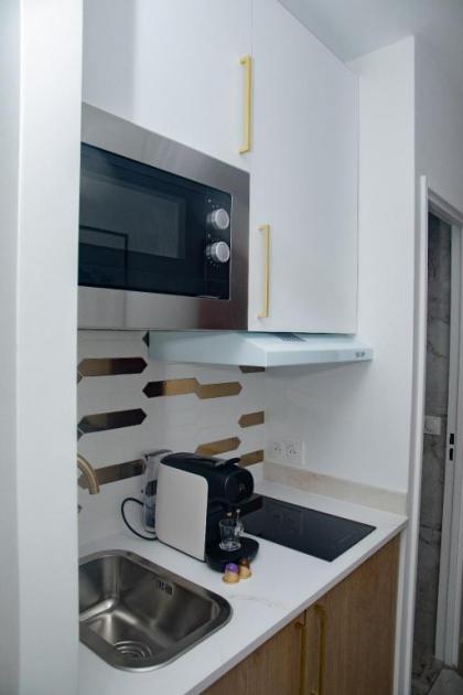Paris' Premium Romantic Studio - image 3