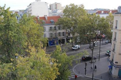 Paris' Premium Romantic Studio - image 4