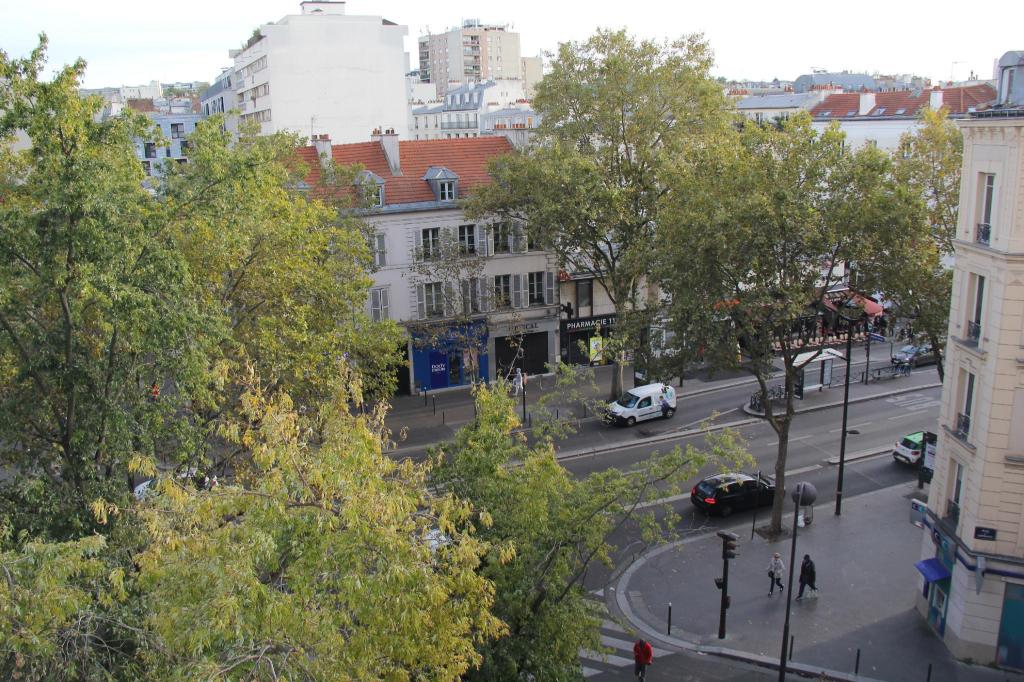 Paris' Premium Romantic Studio - image 4