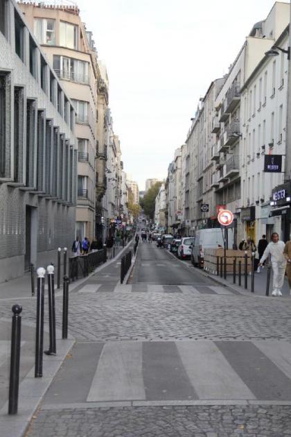 Paris' Premium Romantic Studio - image 7