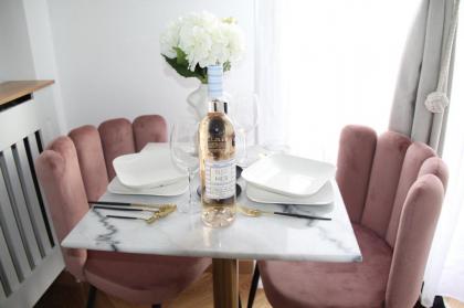 Paris' Premium Romantic Studio - image 9