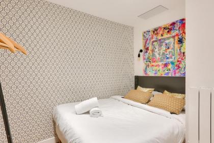 Urban Flat 129 - Art Love Champs-Elysees - image 9