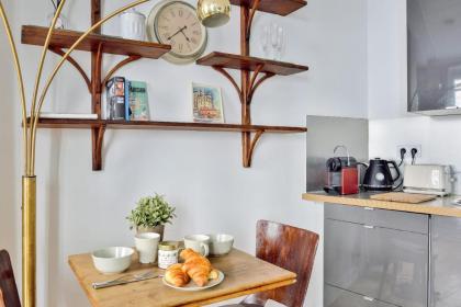Quiet apartment in the 6th arrondissement Paris - Welkeys - image 5