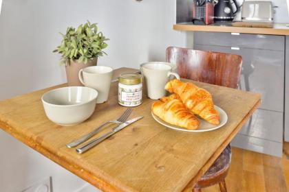 Quiet apartment in the 6th arrondissement Paris - Welkeys - image 6