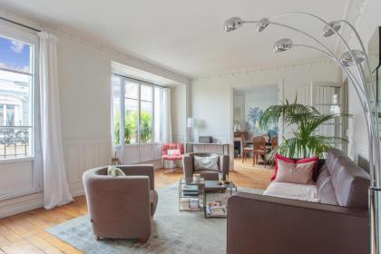 Typical Parisian flat in the 15th arrondissement - Welkeys - image 4